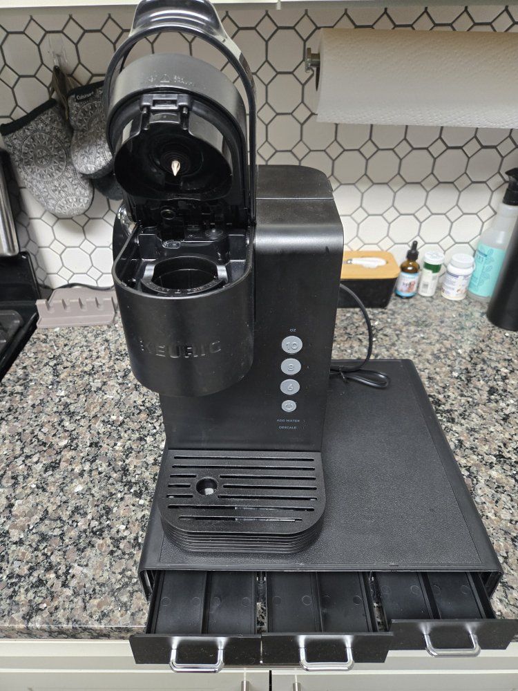 Keurig K-Mini Plus Single Serve K-Cup Pod Coffee Maker in Black with Pod Storage