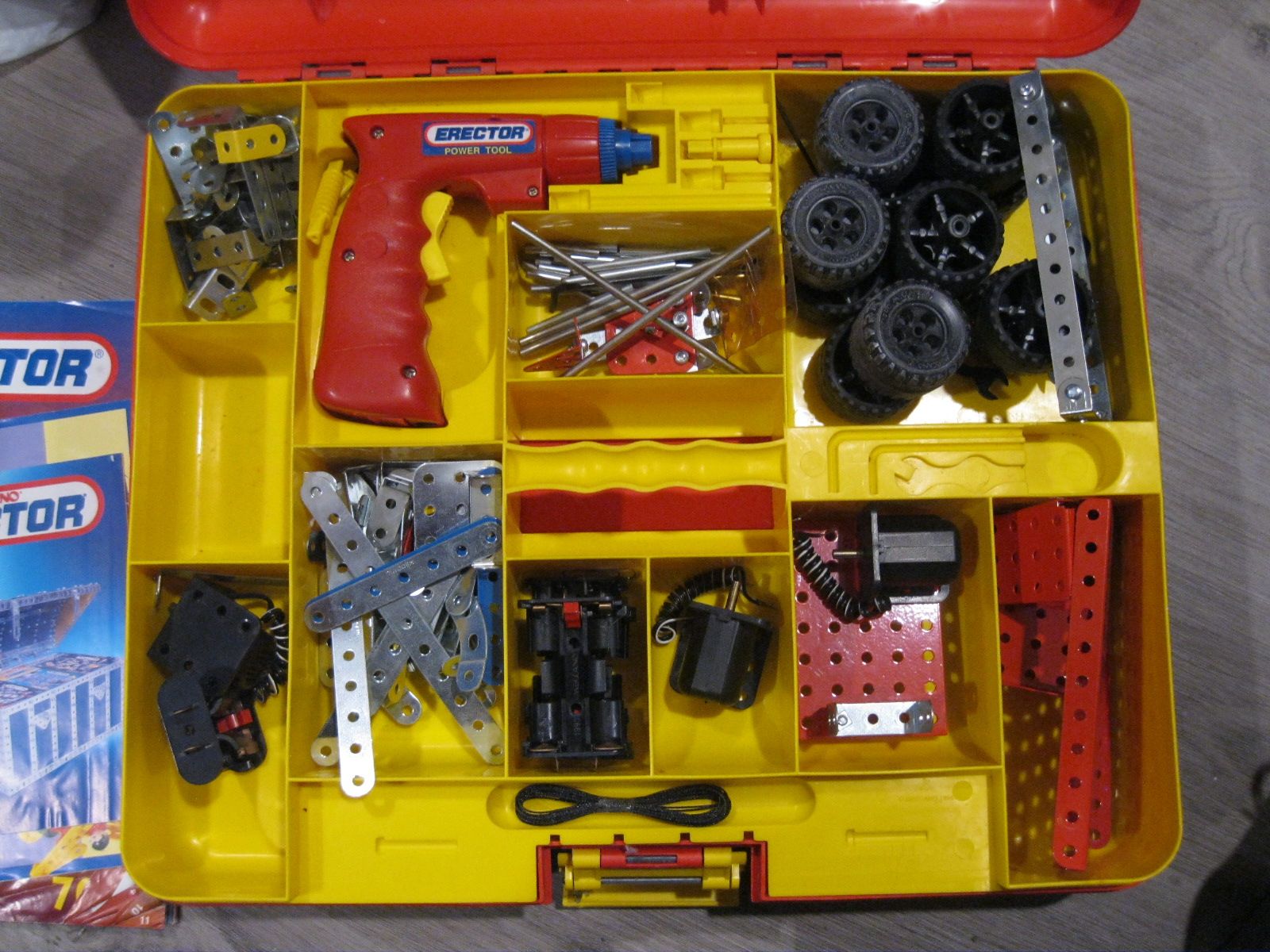 Vintage Erector Set In Case