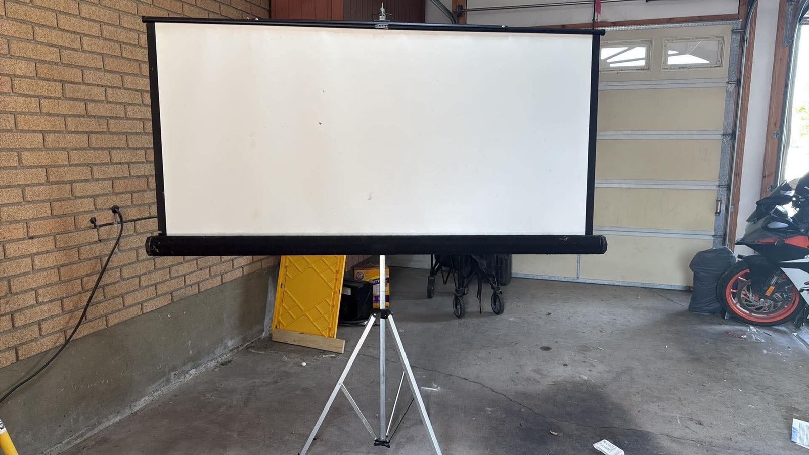 Portable Pull-Up Projection Screen with Tripod Stand 10x6