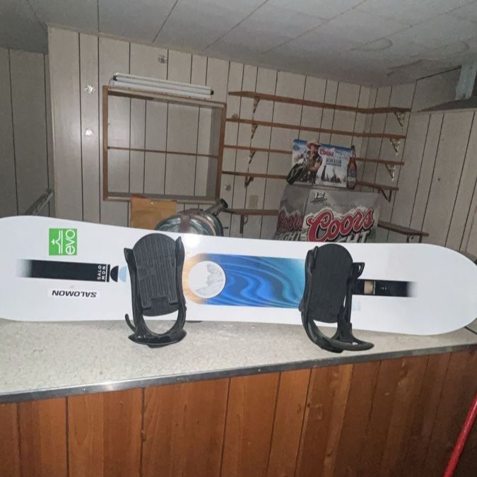 Salomon Snowboard with Bindings and DC Snowboard boots