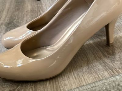 9.5 nude women’s heels
