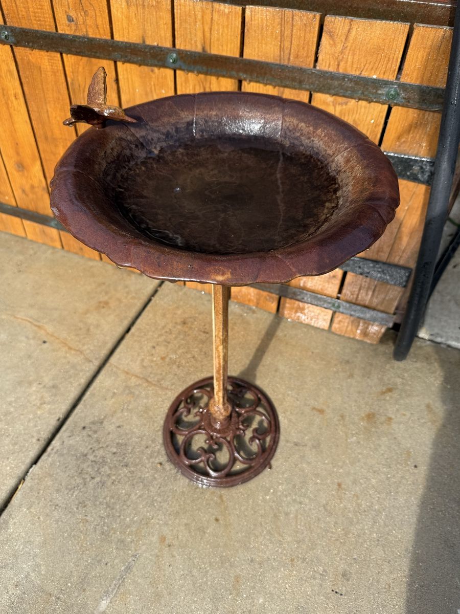 Beautiful hummingbird cast iron bird bath with scroll design 26”