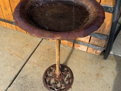 Beautiful hummingbird cast iron bird bath with scroll design 26”