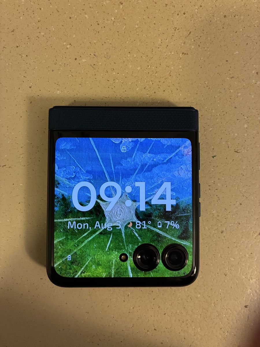 Motorola Razr 2025 - Locked to Total Wireless