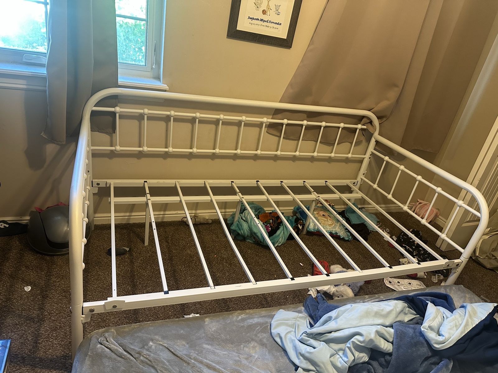 White Metal Daybed Frame Twin Size - Slatted Foundation
