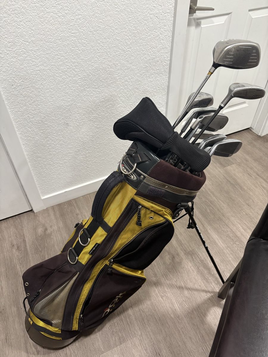 Used Cleveland Golf Club Set with Bag - Full Set for Right-Handed Golfers, Good Condition