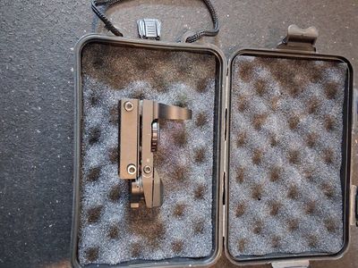 Unbranded Red Dot Sight for Hunting Equipment - Black And Case