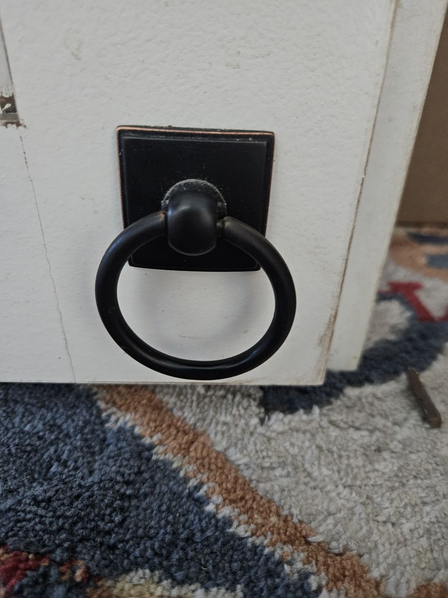 Cabinet and drawer pulls