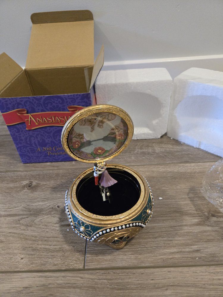 Anastasia 20th Century Fox Musical Figurine Trinket Box with Original Box