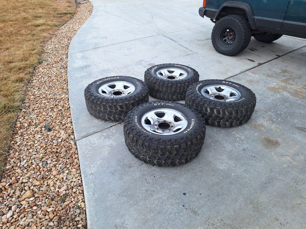 285/70R17 mud tires and R17 wheels.