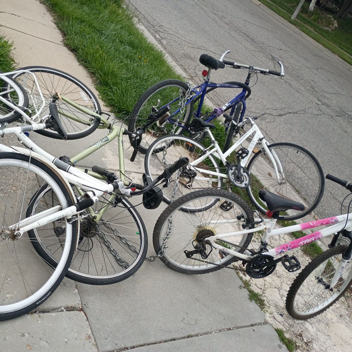 adult size mountain bikes