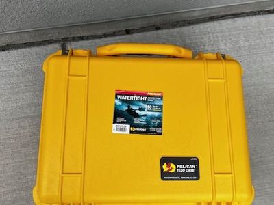 Pelican 1520 NEW Watertight Hard Case with both Foam Insert - Yellow NIB