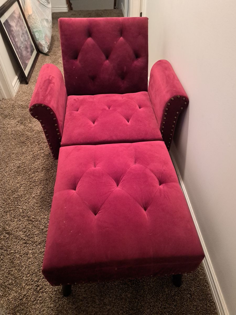 Chair w/attached Ottoman