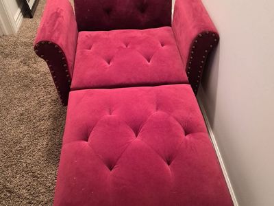 Chair w/attached Ottoman