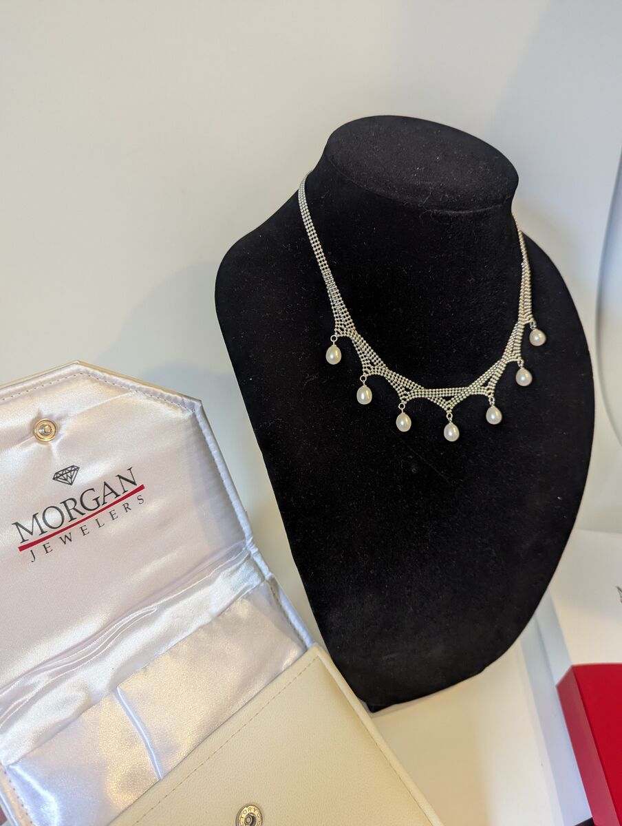 Morgan Jewelry Preowned 16" Silver Choker w/Cultured Pearls, original cases
