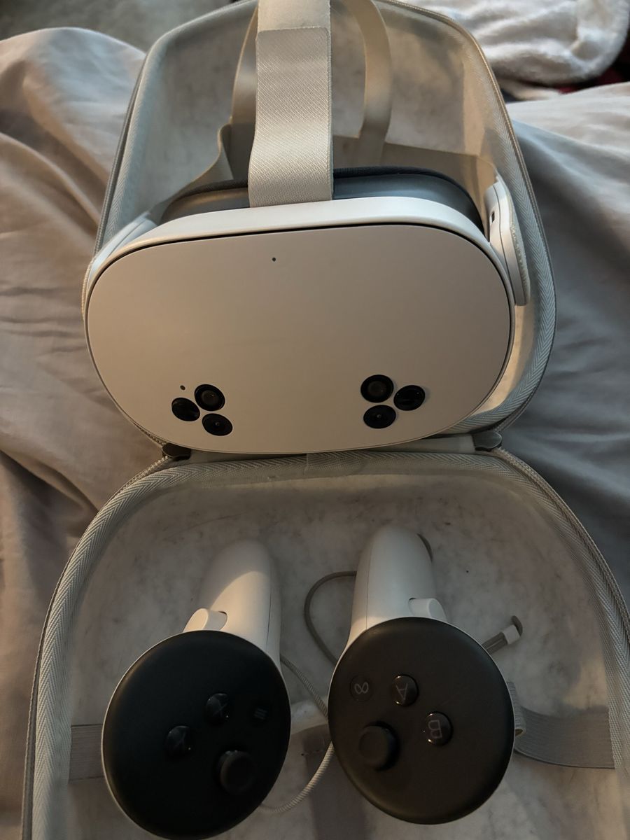 Meta Quest 3 VR Headset