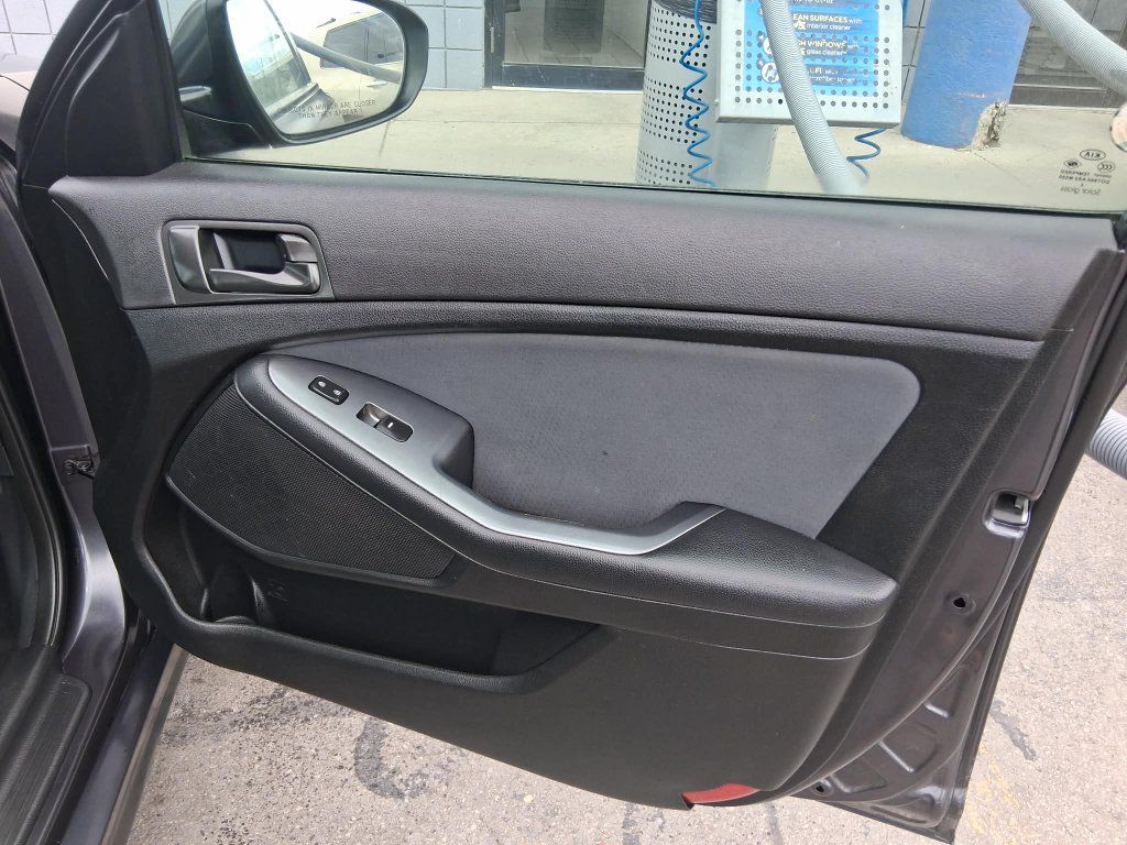 Main image 3