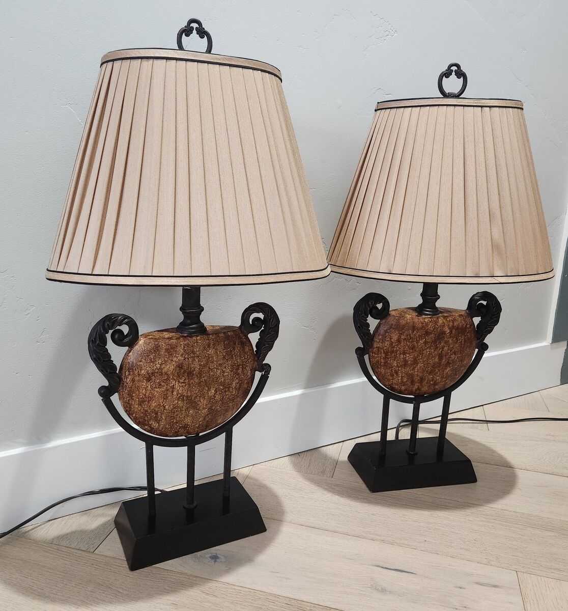 2 matching set Lamps