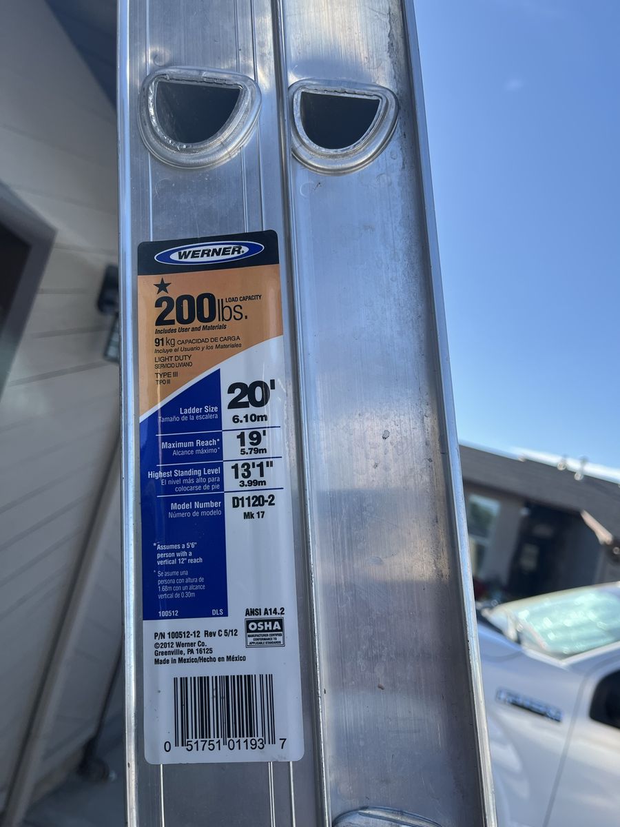 Werner D1120-2 20 ft Aluminum Extension Ladder 200 lbs Load Capacity