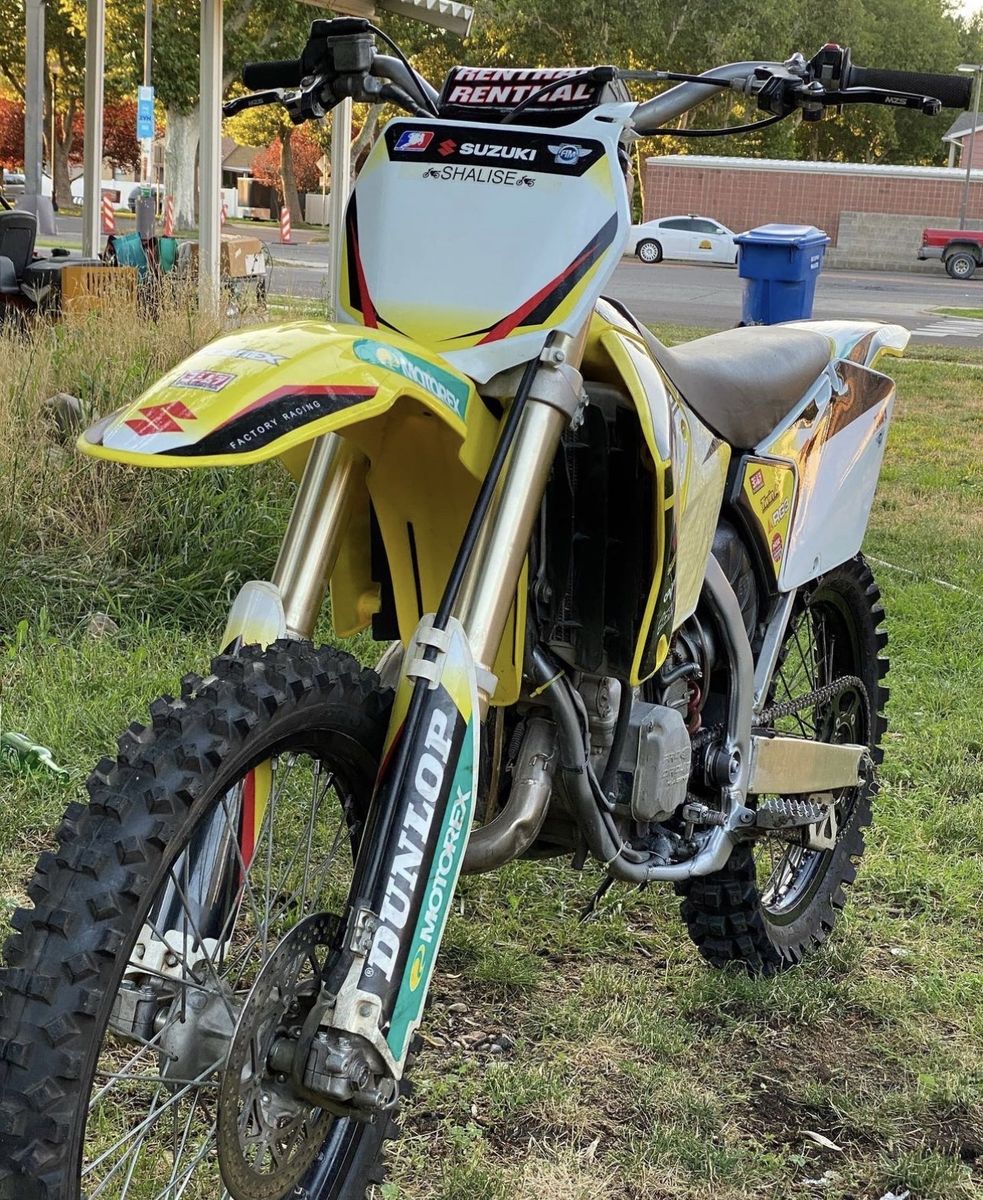 Suzuki RM 125 Dirt Bike