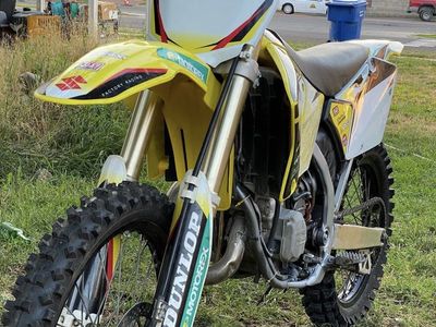 Suzuki RM 125 Dirt Bike