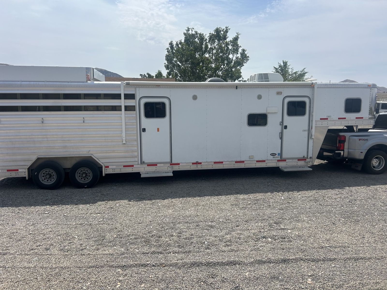 Exiss Gooseneck Horse Trailer with Living Quarters