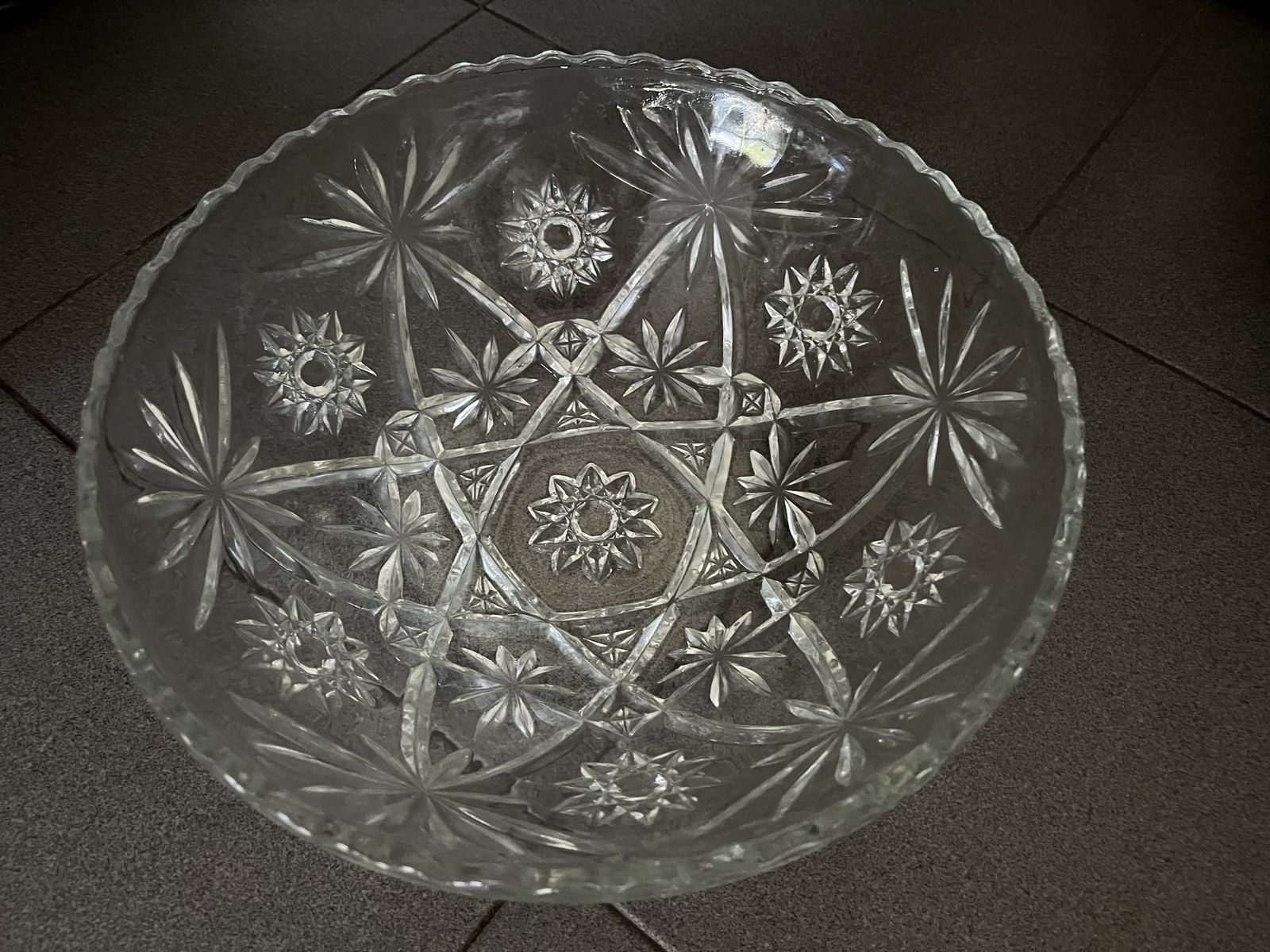 Decorative glass bowl