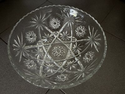 Decorative glass bowl