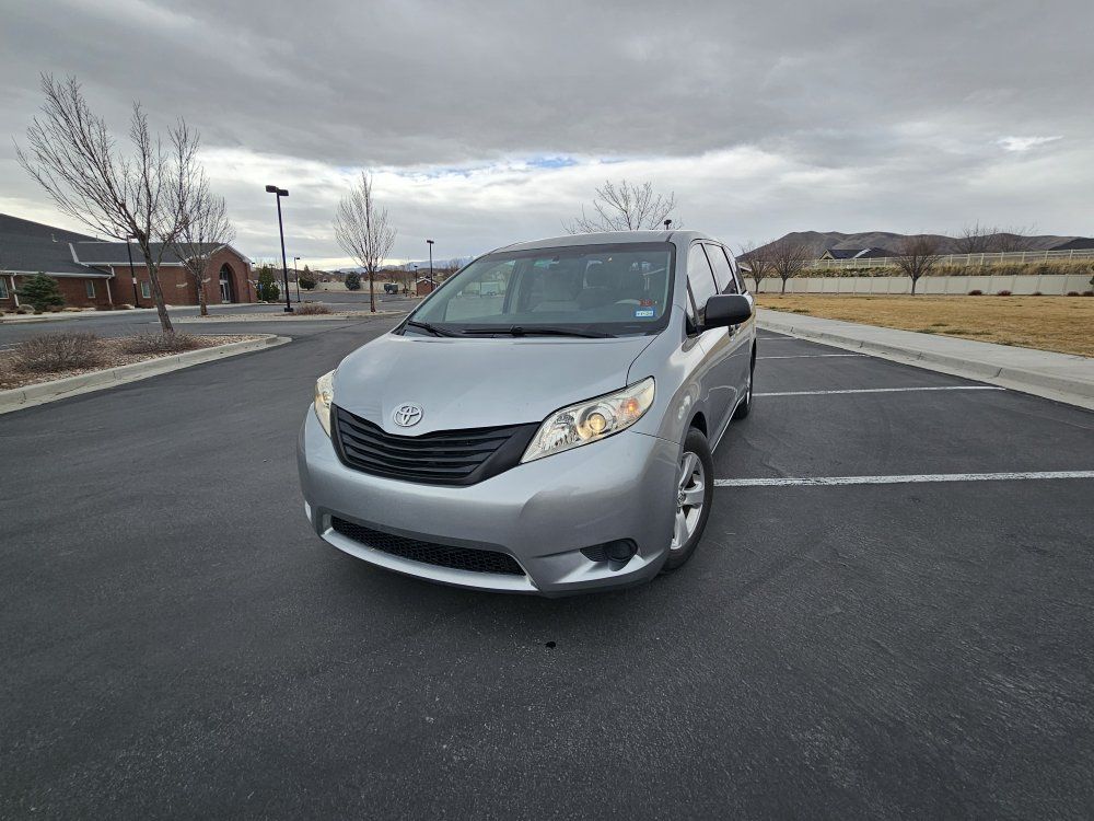 2013 TOYOTA SIENNA