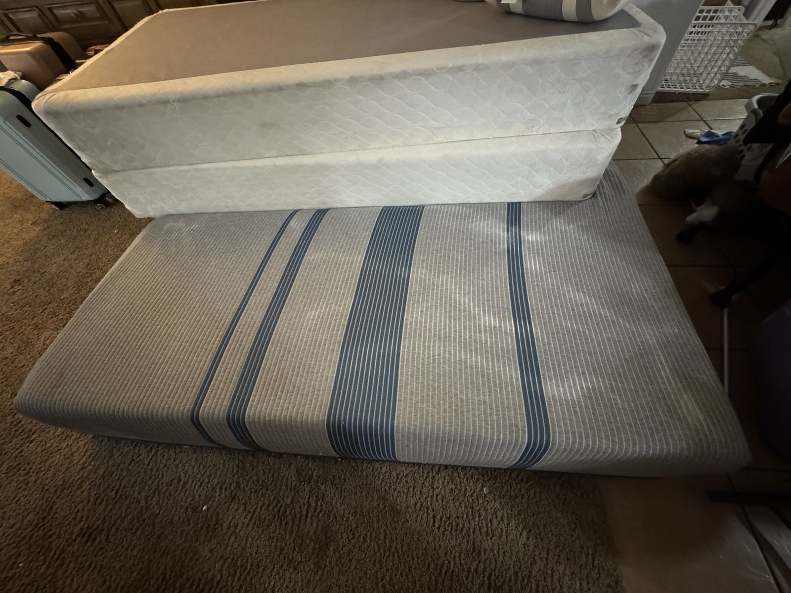 Barley used king size mattress+box springs.