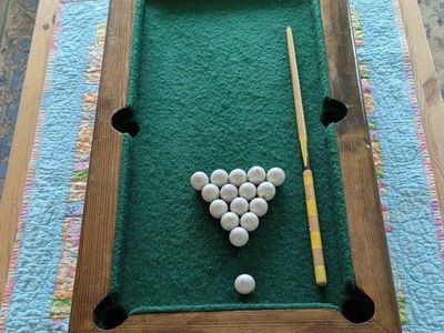 Mini tabletop pool table