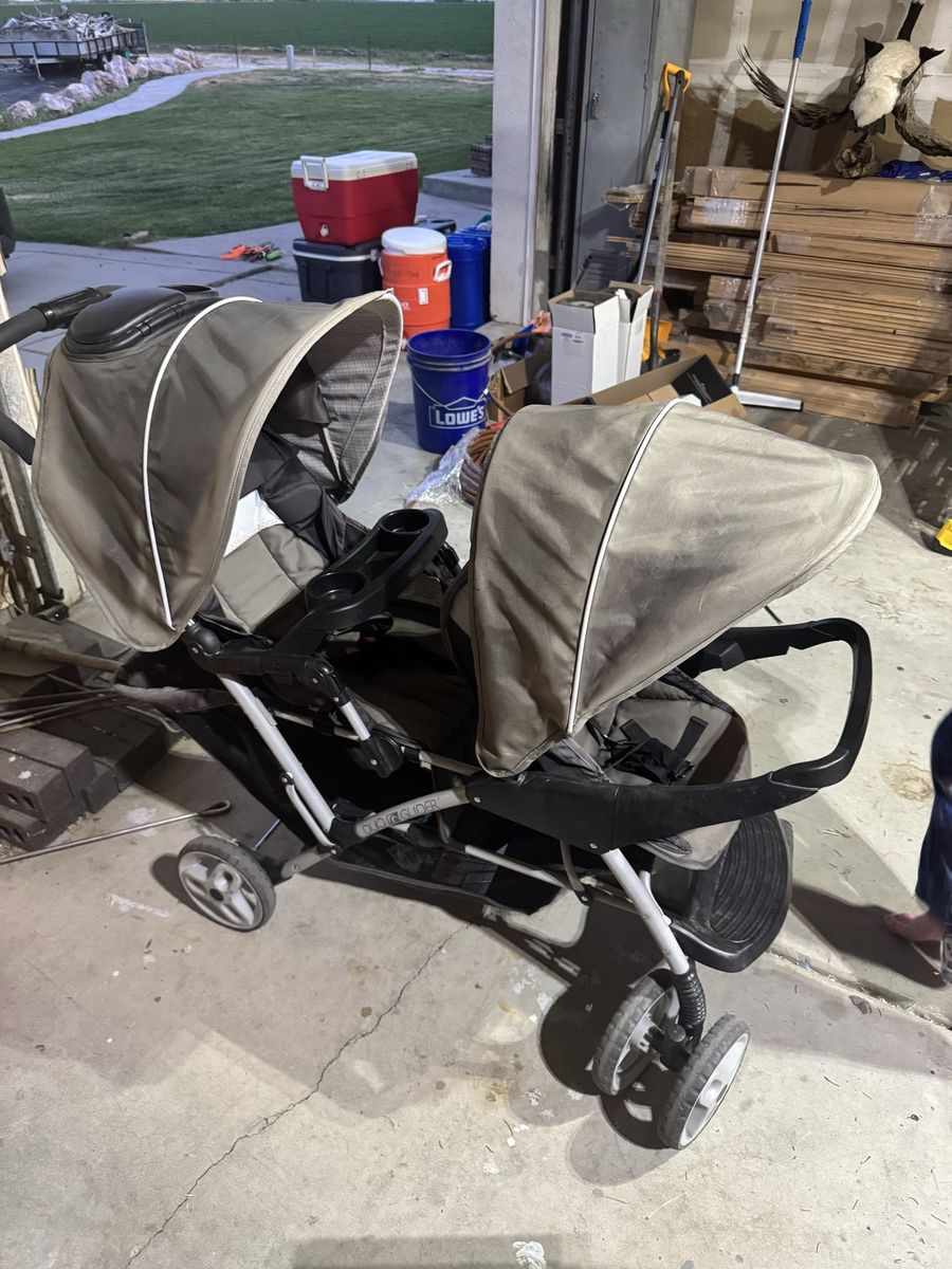 Graco Modes Duo Double Stroller - Tandem Seating, Foldable, Universal Car Seat Compatibility
