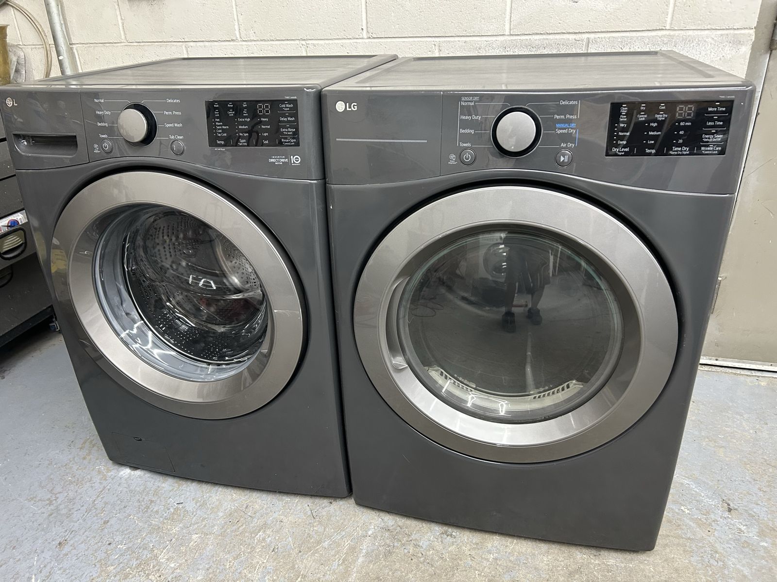 LG washer and electric dryer set 