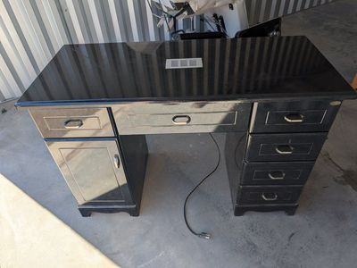 Professional Nail Station W/ Built-in Fan & Vent