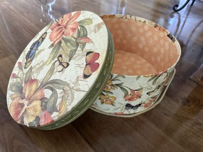 Vintage Pamela Gladding Monarch Butterfly hat box 13 1/2 wide