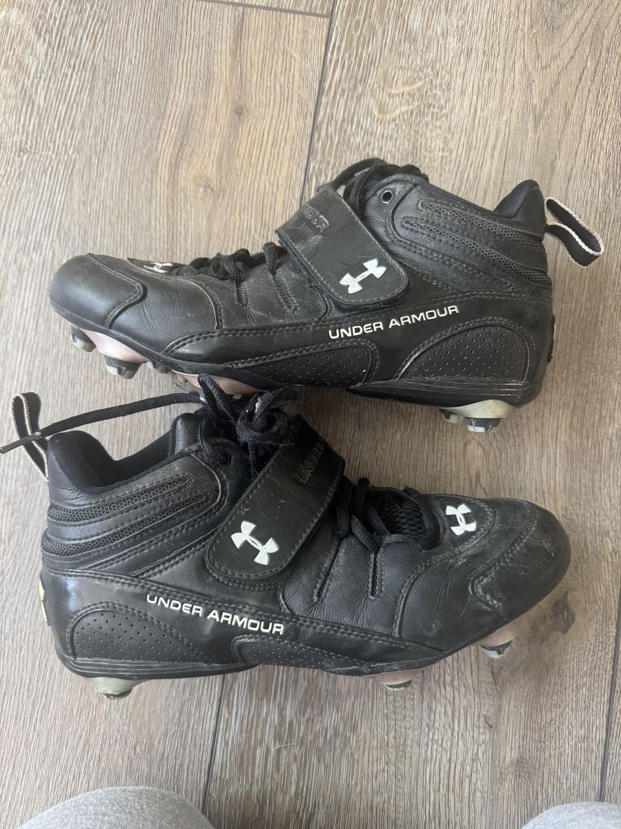 Under Armor Football Cleats Size 8