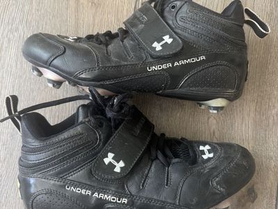 Under Armor Football Cleats Size 8