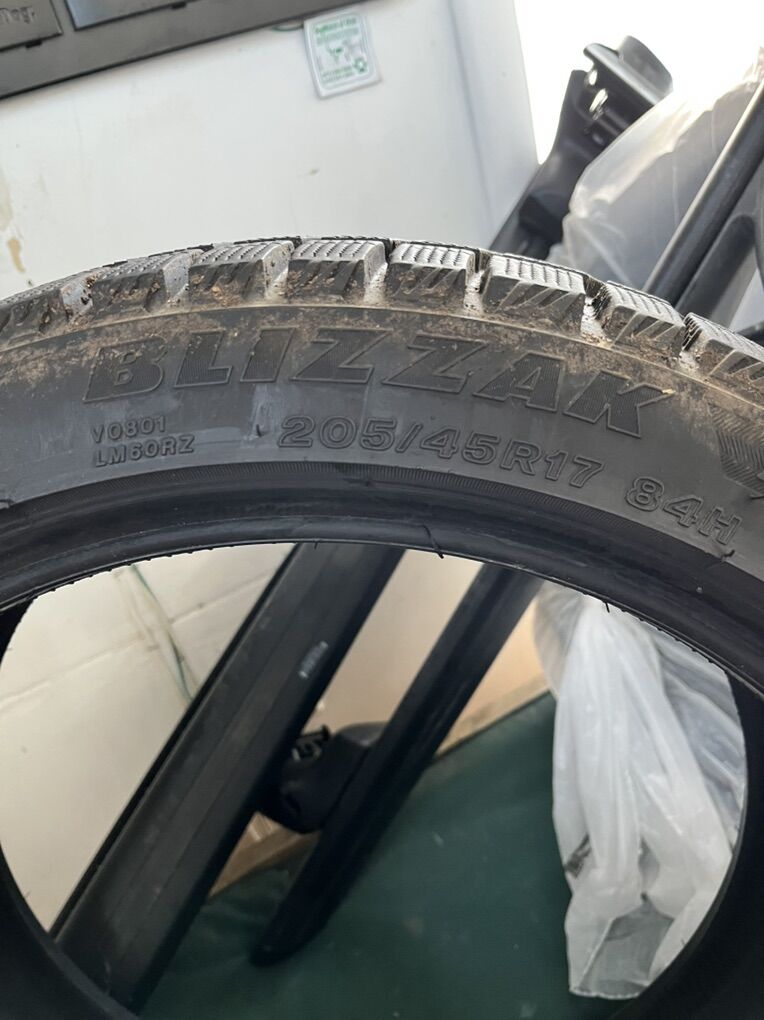 17In. Blizzak Snow Tires. Set of 4