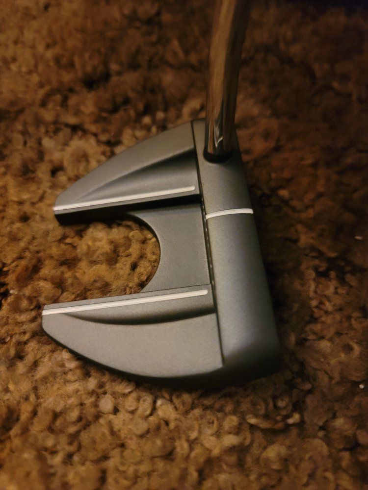 Odyssey DFX V-Line Fang Putter 35"