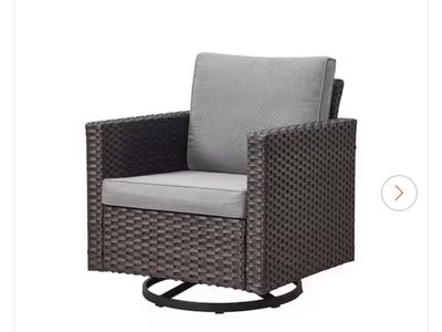 New Swivel Outdoor Chair With Cushions