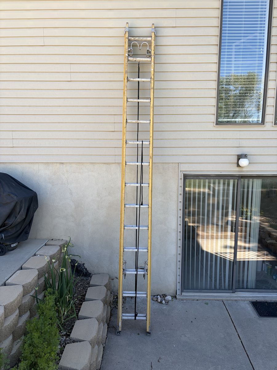 28 foot Fiberglass Extension Ladder