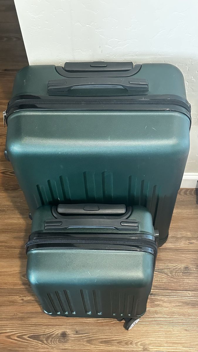 2-Piece Green Hardside Spinner Luggage Set 16” and 24”