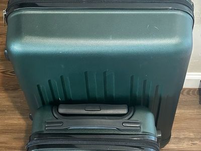 2-Piece Green Hardside Spinner Luggage Set 16” and 24”