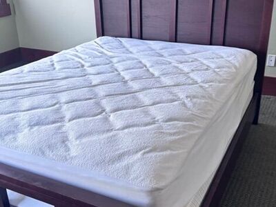 Hreat condition Queen Beds With Mattress