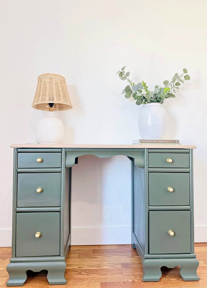Vintage Style Modern Inspired 6 Drawer Child Teen Vanity Desk | Vanity Desk | Desk