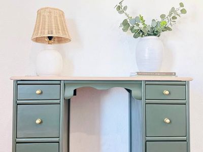 Vintage Style Modern Inspired 6 Drawer Child Teen Vanity Desk | Vanity Desk | Desk