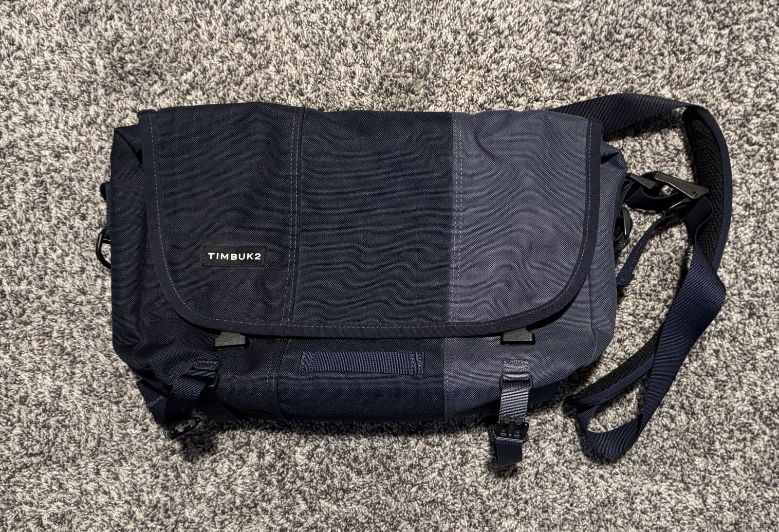 Timbuk2 Classic Messenger Bag – Size Small – Monsoon Color (Jet Black / Nautical / Granite)