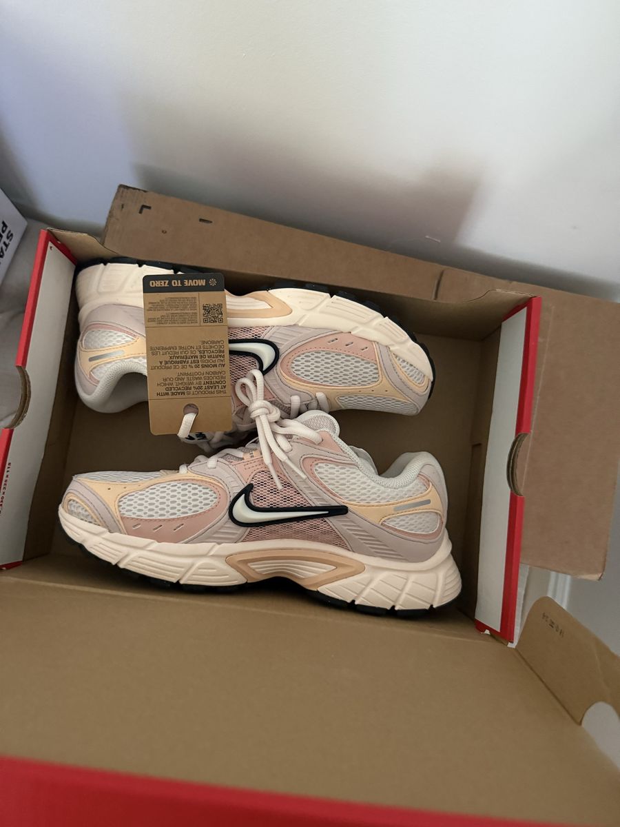 Nike V5 RNR Women's Chalk/Sail-Silt Red Running Shoes Size 8.5