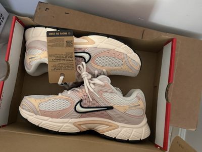 Nike V5 RNR Women's Chalk/Sail-Silt Red Running Shoes Size 8.5