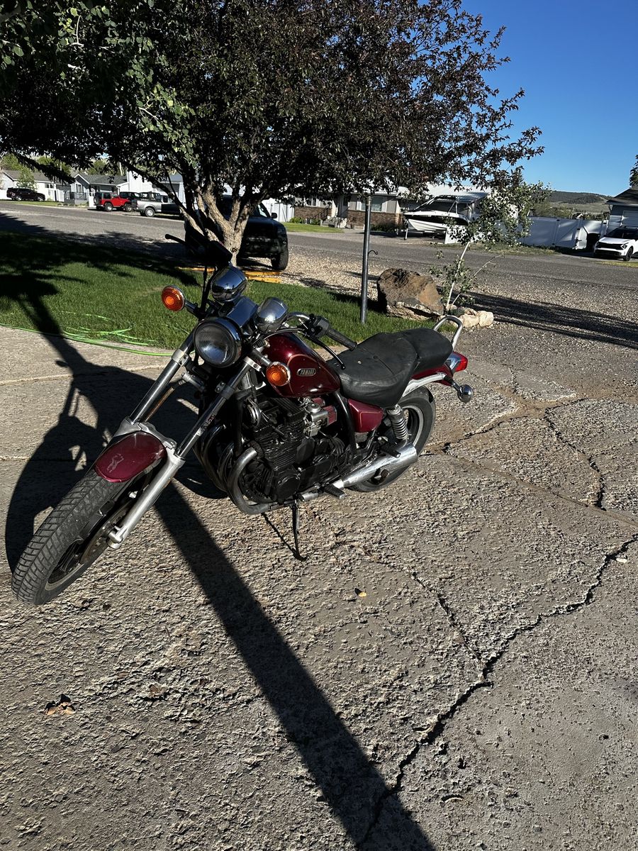 1986 Yamaha Maxim 700 Motorcycle
